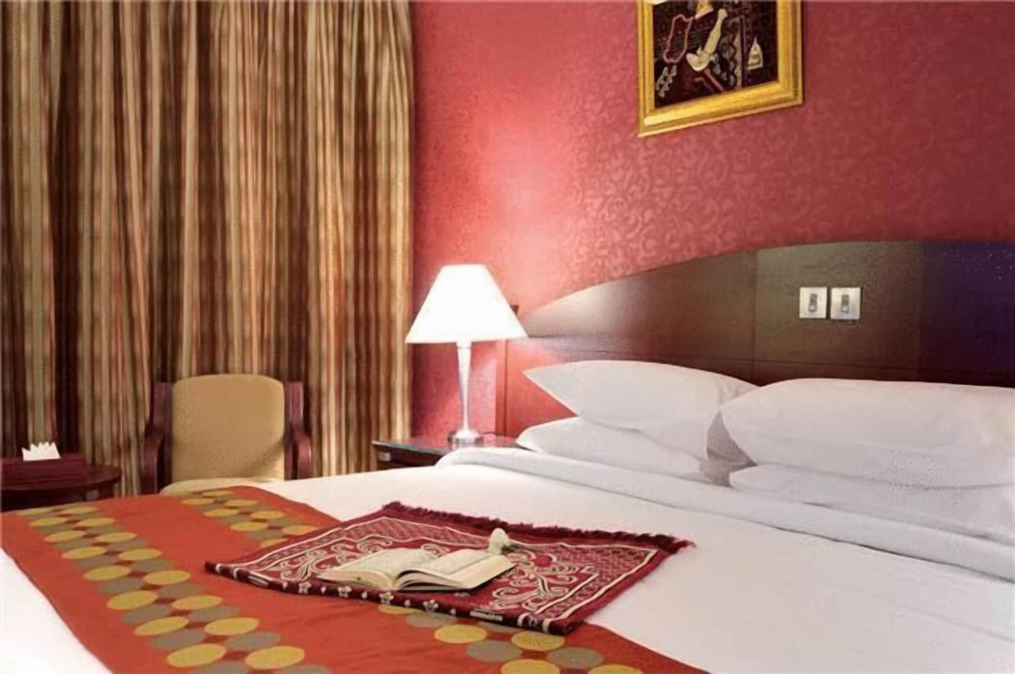 Al Muna Kareem Hotel- Ex Leader Медина Экстерьер фото