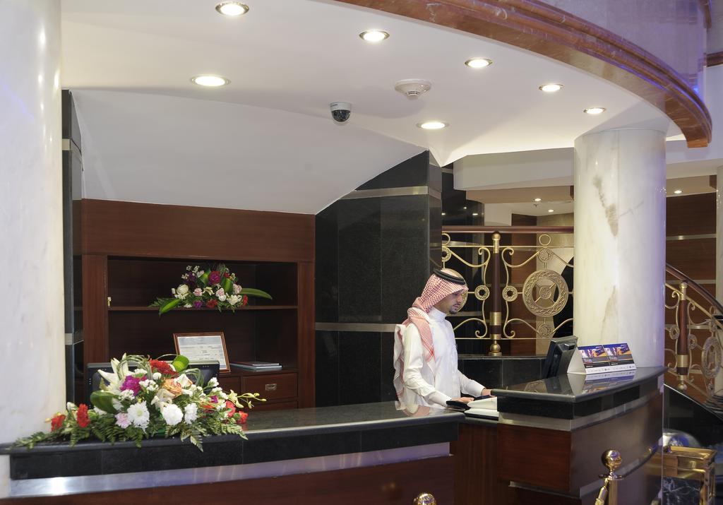 Al Muna Kareem Hotel- Ex Leader Медина Экстерьер фото